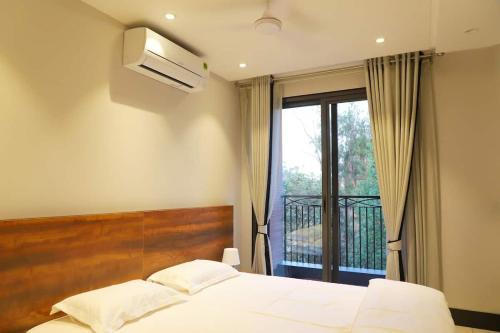 Lajpat Nagar Apartment | Guest Rated: Apt# ONE-FOUR-TWO with Lift & Smart TV