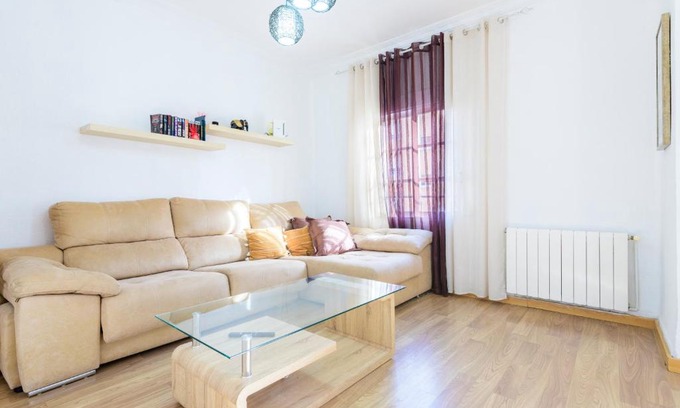 El Grao de Castellon Apartment | Convenient Apartment for 6 Near El Grao de Castellón