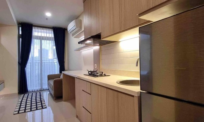 Ragunan Apartment | Cozy 1BR Apt Pejaten Park with Pool and Smart TV
