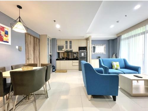 Ragunan Apartment | Relaxing Apt Pejaten Park Biru 2 BR with Pool & Netflix