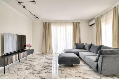 Bijeli do Apartment | Discover AP Royal Oak: 2 Bedroom Apartment in Budva