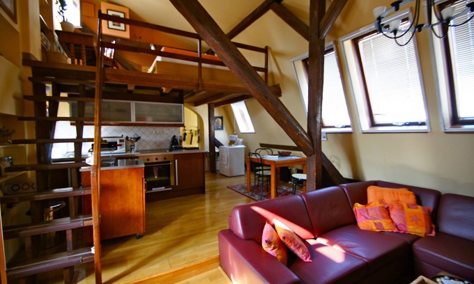 Inner City Budapest Apartment | Experience Apt. Sarah-Belle: Prime City Center Retreat