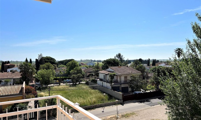 Bon Relax Apartment | Inviting Apt TEmpordà 3C with Pool & Terrace Views