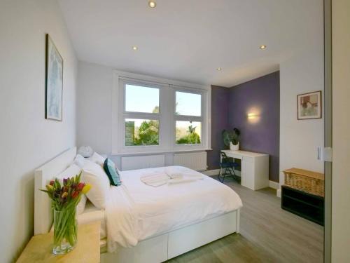 Finchley Church End Apartment | Apt w Garden Oasis in Finchley
