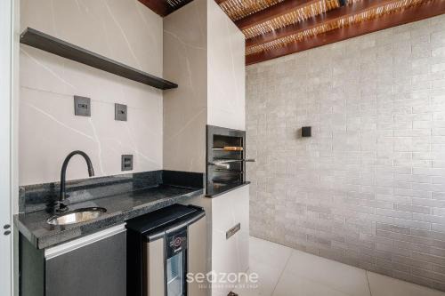 Rio Vermelho Apartment | Apt w Jacuzzi and Sea View in Rio Vermelho ENC0307