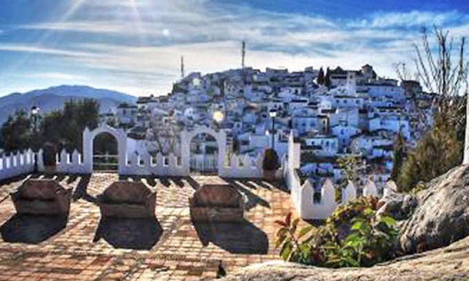 Comares Apartment | Magical Comares Apartment with Free WiFi and Ocean Views