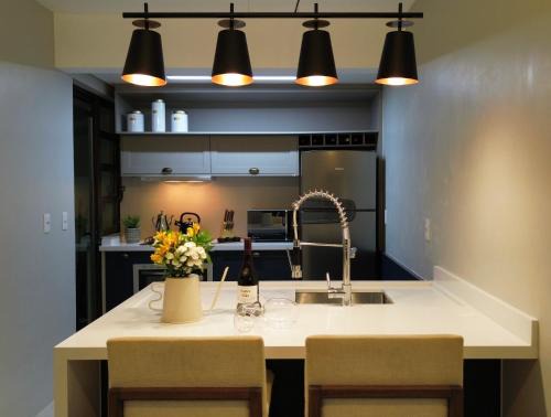 Agronomica Apartment | Elegant Oceanfront Retreat in Central Florianópolis