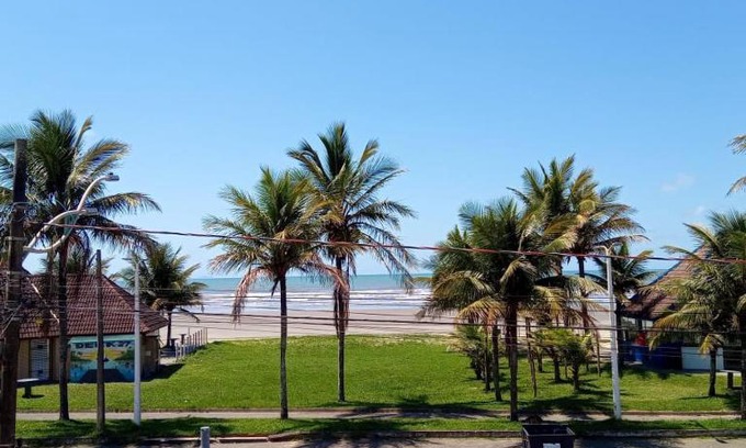 Balneario Florida Apartment | Beachfront Retreat: Pet-Friendly Ocean View in Peruíbe
