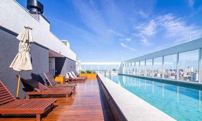Azenha Apartment | Conveniently Located Azenha Apartment with Pool & Spa