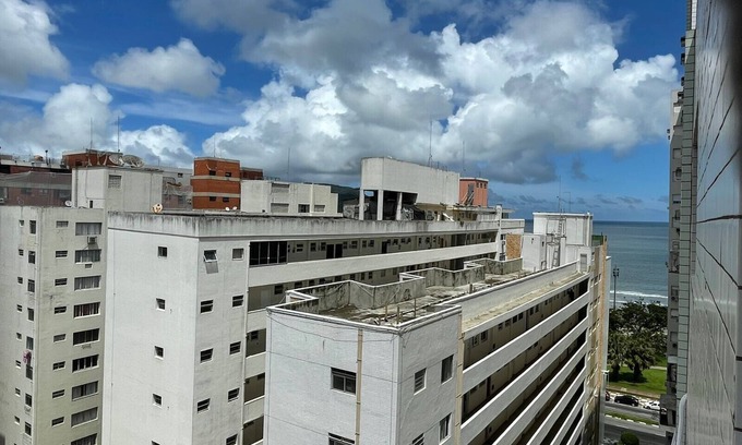 Embare Apartment | Cozy Beachfront Apartment in Santos with Spa & Breakfast