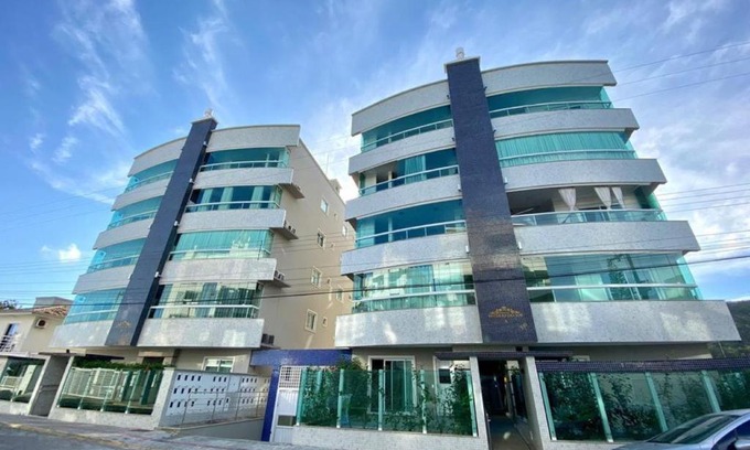 Bombas Apartment | Perfect Family Retreat: Apto Garden with 2 Suites in Bombinhas