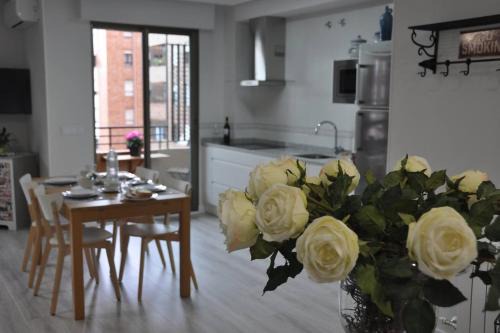 Logrono Apartment | Top-Rated Apartamento La Estambrera IV with Pool & WiFi
