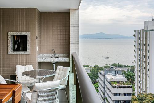 Agronomica Apartment | Modern Apartment Just 10 Minutes from Floripa Center