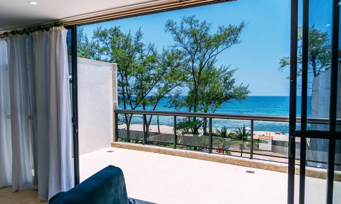 Recreio dos Bandeirantes Apartment | Cozy Rooftop Apartment Just 190m from Rio's Beach