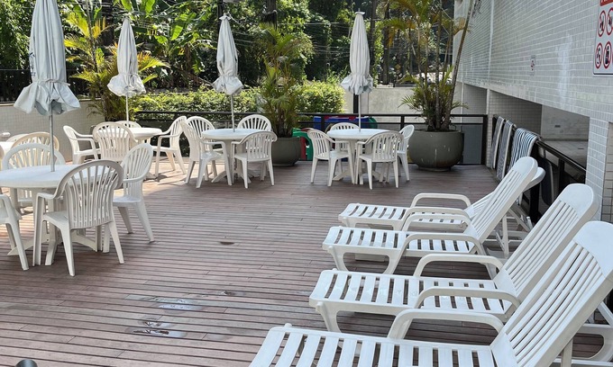 Pitangueiras Apartment | Ideal Apartment for 5, Steps from the Beach & Pet Friendly