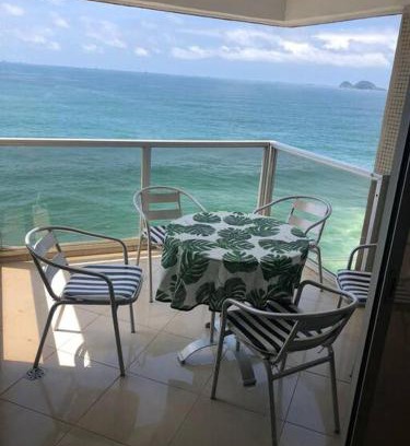 Morro do Maluf Apartment | Beachfront Apto Pitangueiras with Scenic Ocean Views