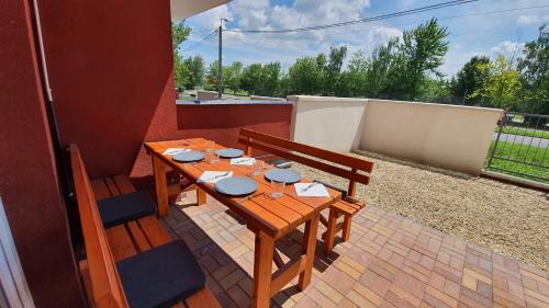 Tiszaujvaros Apartment | Guest Rated 10/10: Aqua Apartman with Family-Friendly Amenities