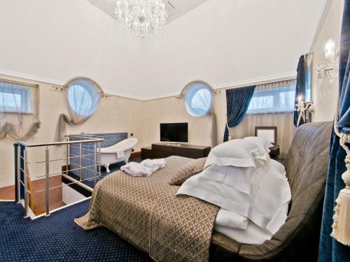 Druskininkai Hotel | Indulge at Aqua Center Apartments with Pool & Hot Tub Access