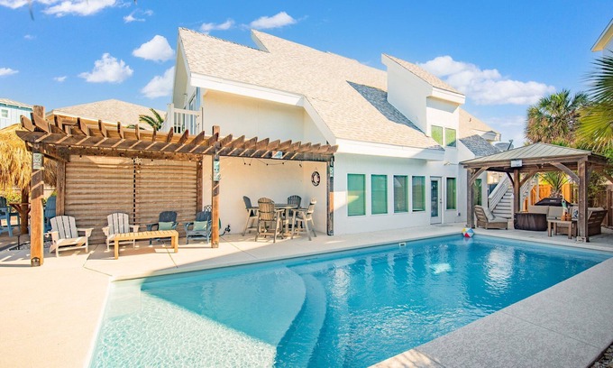 Port Aransas House | Relax at Aqua Dreams - Pet Friendly with Private Pool!