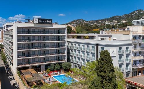 Lloret Town Center Hotel | Relax at AQUA Hotel Bertran Park with Ocean View Amenities