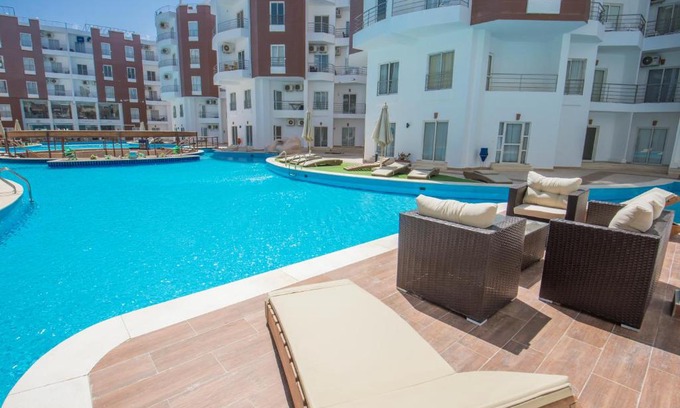 Al Ahyaa Apartment | Experience Aqua Palms: Swim-Up Apartment with Hot Tub