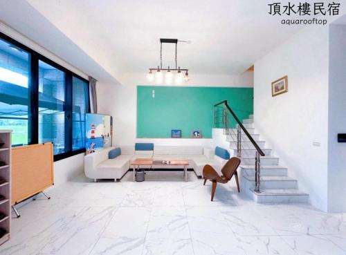 Wujie House | Oceanfront Aqua Rooftop Stay with Pool & Pet-Friendly Perks