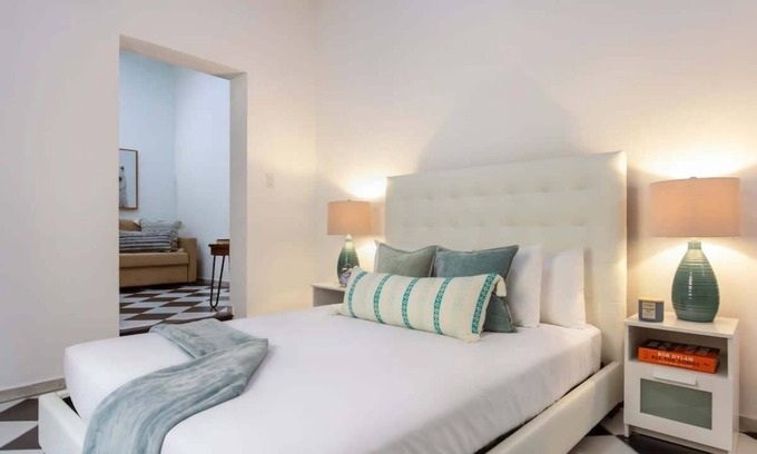 San Francisco Apartment | Inviting Aqua Suite: 1 BR in Old San Juan's Prime Spot