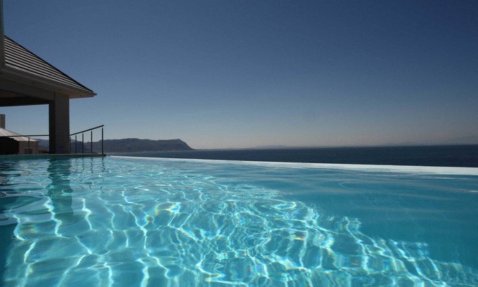 Simon's Town House | Relax at Aqua Terra: Family-Friendly with Pool & Dining