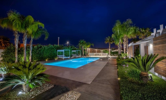 Marsala Bed & Breakfast | Unwind at Aqua Venere Pool & Suites with Ocean Views