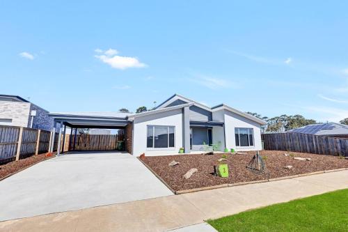 Eagle Point House | Exceptional Aqua Views: Child-Friendly Stay Rated 9.8