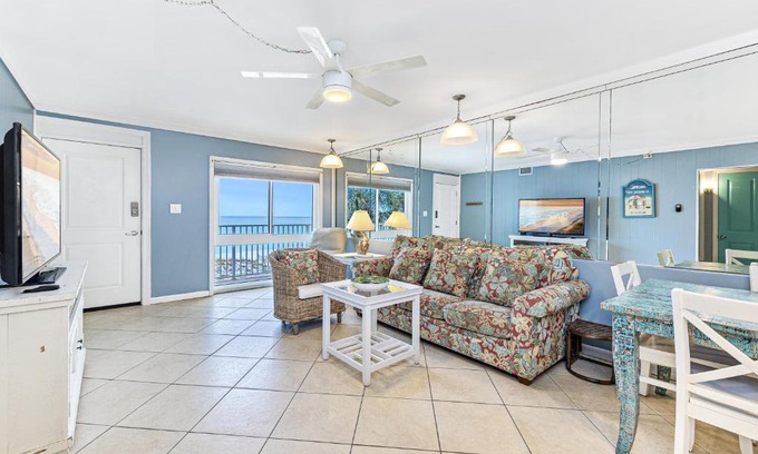 Fort Walton Beach Apartment | Relax at Aqua Villa 302 with Oceanfront Bliss & Pool Access
