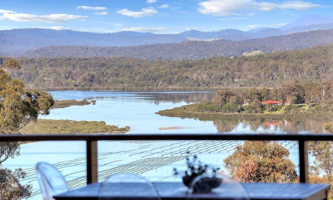Merimbula Cabin | Pet-Friendly Aqua Vista with Scenic Views and Yard Space