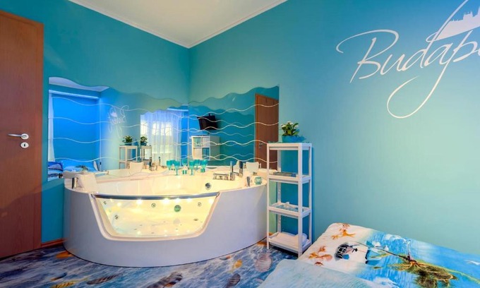 Szazados negyed Apartment | Exceptional AquaFlat: Family-Friendly with Hot Tub Access