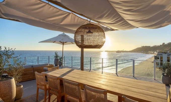 Eastern Malibu Apartment | Oceanfront Aqualina: Best Views in Malibu Await You