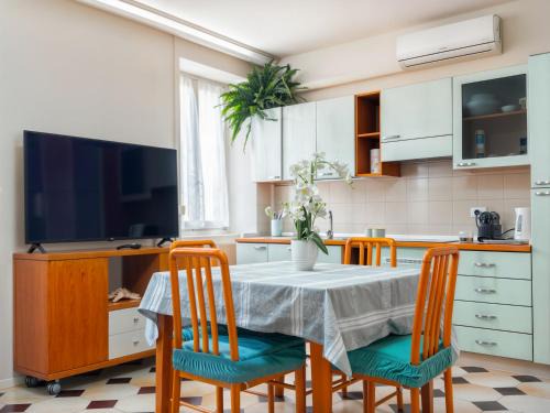 Paratico Apartment | AQUARAMA - private pool - Lakefront apartment end free parking