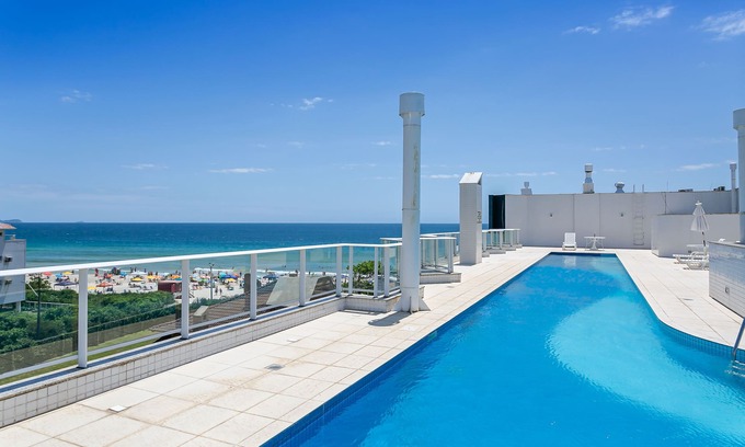 Ingleses Norte Apartment | Discover Aquarelle: Beachfront Retreat with Pool & Spa