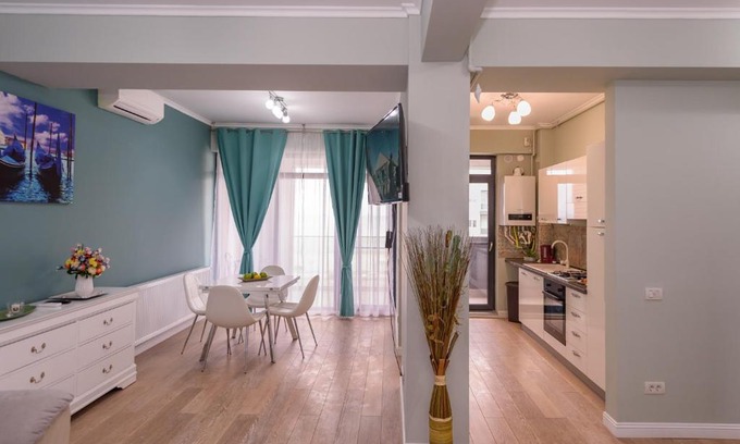 Mamaia-Sat Apartment | Oceanfront Aquarium Residence 3: Pet-Friendly Getaway