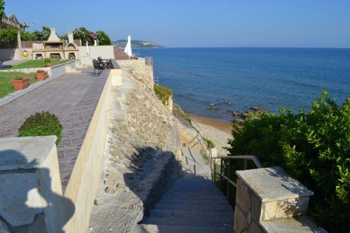 Ag. Georgios House | Unforgettable Stays at Aquarius House with Oceanfront Views
