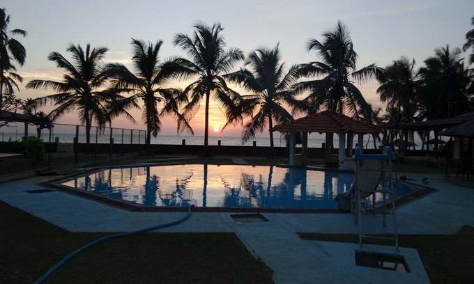 Marawila Hotel | Budget-Friendly Stay at Aquarius Resort with Pool & Dining