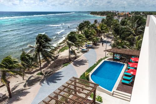 Majahual Hotel | Relax at Aquastar Hotel & Apartments with Oceanfront Bliss