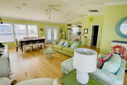 Holden Beach House | Enjoy Family-Friendly Fun at Aquatic Affair Hotel