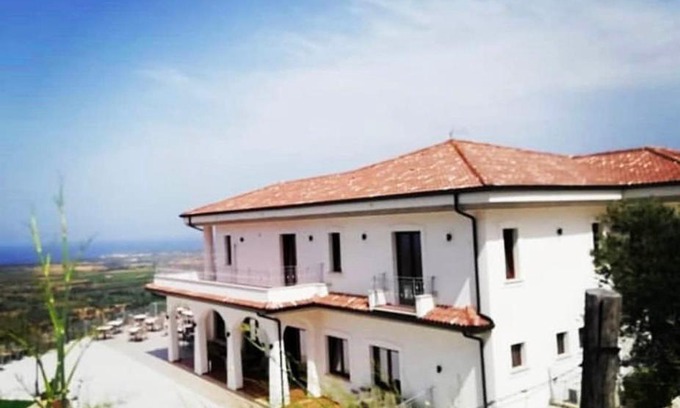 Ciro House | Family-Friendly Retreat at Aquila D'oro with Breakfast