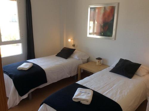 L'Alfas del Pi Apartment | Discover Arabiluk: Family-Friendly Stay with Pool Access