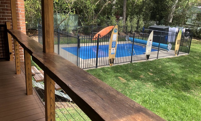 Arakoon House | Aracalm House: Dog-Friendly Retreat Near Stunning Beaches