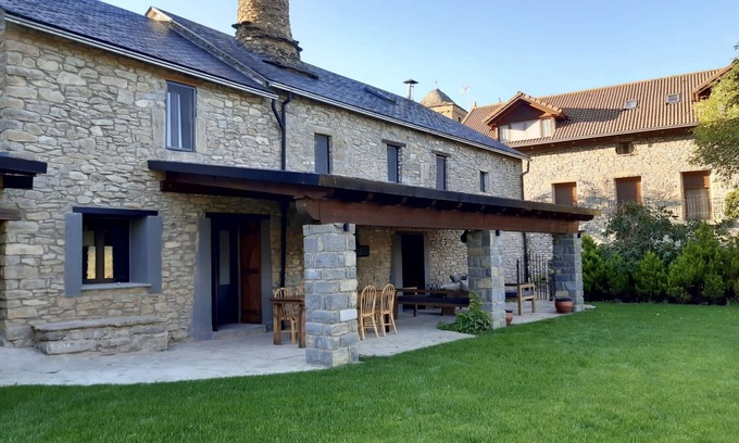 Borrastre House | Discover Aracanciás Rural House: Ocean View & Kid-Friendly