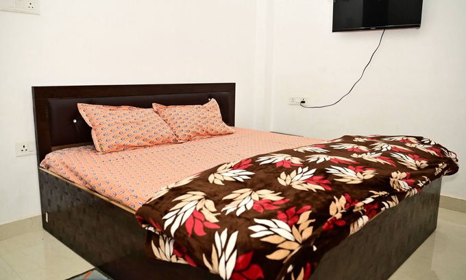 Faizabad House | Aradhya Homestay Spacious 5-AC Bedrooms Ayodhya with Wi-Fi