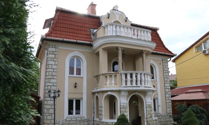 Miskolc-Tapolca House | Pet-Friendly Getaway at Aradi Vendégház with Hot Tub