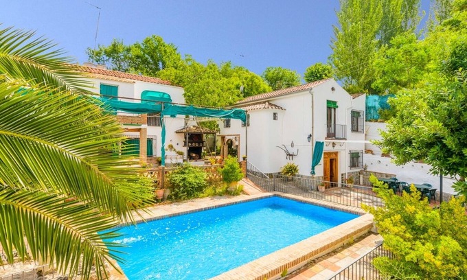 Priego de Cordoba Villa | Escape to Arados Priego de Córdoba with Pool & Spa Amenities