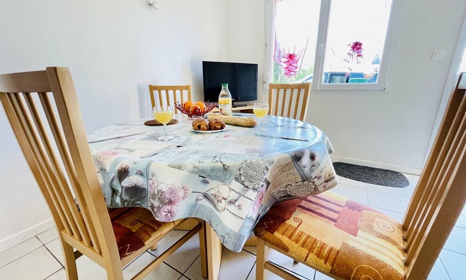 Forges-les-Bains Apartment | Aramis: Cozy Apartment Near Thermal Baths with Free Parking