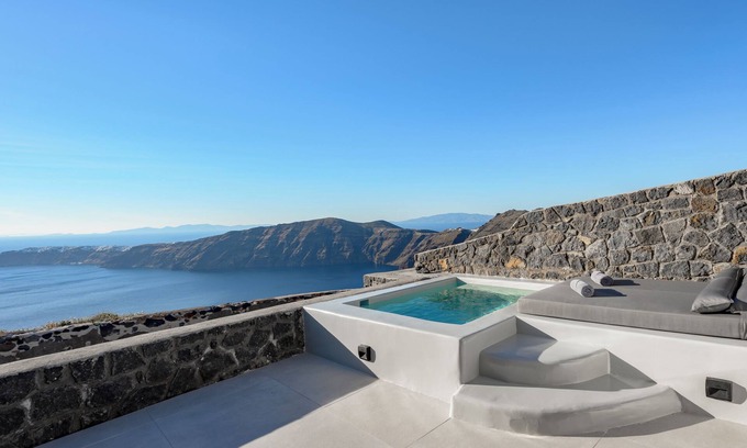 Imerovigli Hotel | Discover Arany Terra: Spa Retreat with Top Guest Ratings